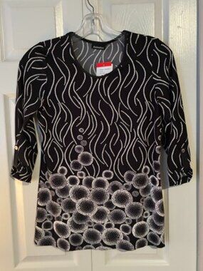 NWT Size S Black White Abstract Geometric Roll Tab Sleeve Top